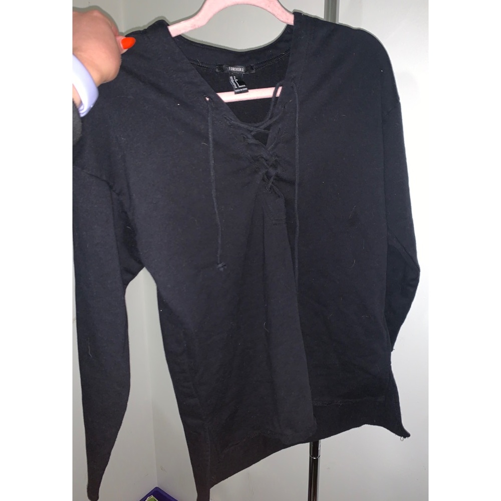 Lace-up pullover - Picture 2 of 7